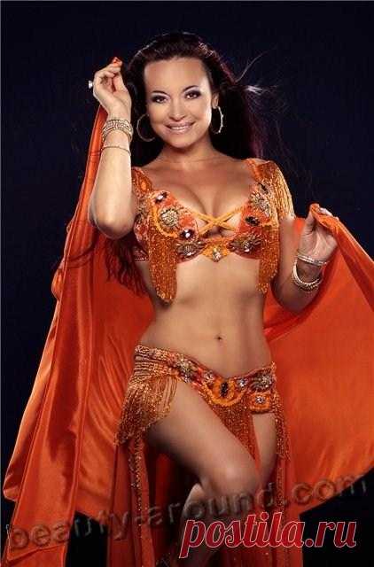 Танец живота, чарующее искусство Танец живота или беллиденс — это арабский национальный танец. Западное название танцевальной техники, распространённой на Ближнем Востоке и в арабских странах. Своеобразие восточного танца живота — в ...