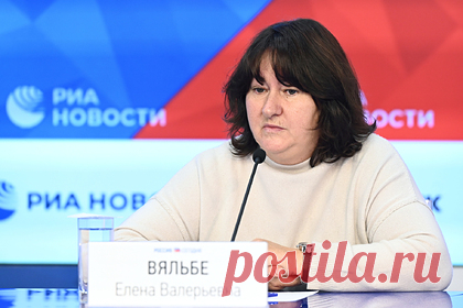 Вяльбе рассказала об огромной проблеме сборной России по лыжным гонкам. Глава Федерации лыжных гонок России (ФЛГР) Елена Вяльбе рассказала о глобальной проблеме, с которой уже много лет сталкивается национальная команда. «У нас огромная проблема — нет ни одной базы, ни федеральной, ни региональной, на высокогорье и среднегорье — на уровне 1700 метров», — заявила она.