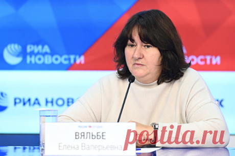 Вяльбе рассказала об огромной проблеме сборной России по лыжным гонкам. Глава Федерации лыжных гонок России (ФЛГР) Елена Вяльбе рассказала о глобальной проблеме, с которой уже много лет сталкивается национальная команда. «У нас огромная проблема — нет ни одной базы, ни федеральной, ни региональной, на высокогорье и среднегорье — на уровне 1700 метров», — заявила она.
