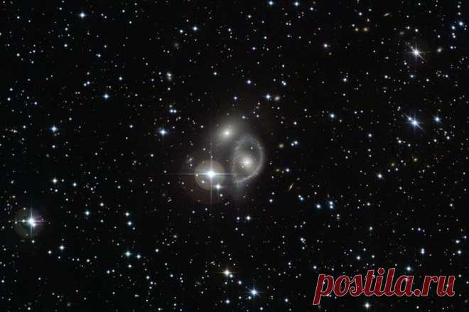 Астрономы обнаружили две галактики, пришедшие из космической пустоты | Наука и техника