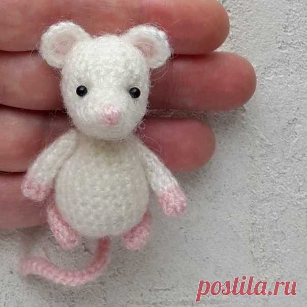 Маленькая мышка, игрушка-амигуруми
