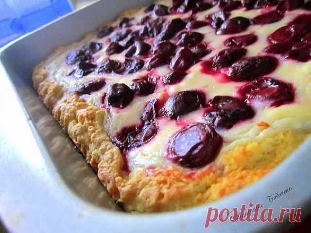 Песочная тортинка с творогом и вишней