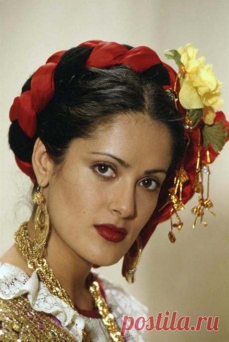 Лучшие фотографии сногсшибательной Сальмы Хайек из фото- сессий разных лет