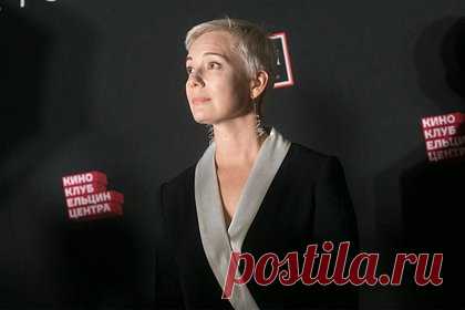 Чулпан Хаматова захотела завершить актерскую карьеру. Чулпан Хаматова захотела завершить актерскую карьеру, потому что жалеет о выбранной профессии. Артистка заявила, что каждый раз с трудом выходит на сцену. По словам Хаматовой, ей говорили, что с годами это чувство исчезнет, но ничего не изменилось. Она призналась, что хочет «отказаться побыстрее от актерства».