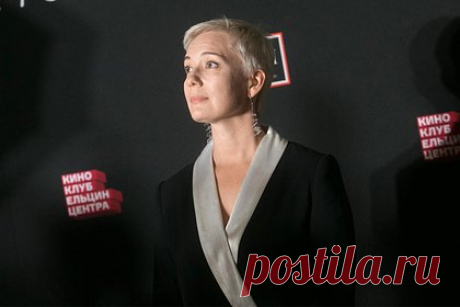 Чулпан Хаматова захотела завершить актерскую карьеру. Чулпан Хаматова захотела завершить актерскую карьеру, потому что жалеет о выбранной профессии. Артистка заявила, что каждый раз с трудом выходит на сцену. По словам Хаматовой, ей говорили, что с годами это чувство исчезнет, но ничего не изменилось. Она призналась, что хочет «отказаться побыстрее от актерства».