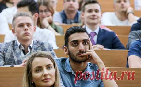 Вузы проверили «предрасудок» об олимпиадниках и поступивших по ЕГЭ. Хотя победителей олимпиад принимают в вузы без учета ЕГЭ, их знания и последующая успеваемость не уступает тем, кто поступил по результатам экзаменов, сообщили РБК в вузах. Там также отметили высокую креативность олимпиадников