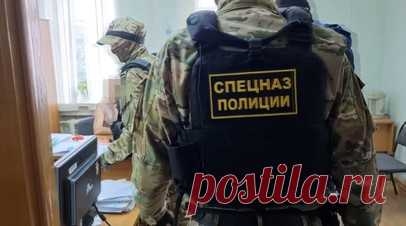 ФСБ задержала россиянку, по заданию СБУ собиравшую информацию для подготовки теракта. ФСБ задержала в Угличе Ярославской области женщину, которая собирала для СБУ информацию об объектах критической инфраструктуры. По сообщению ведомства, все полученные данные были нужны для подготовки теракта. У россиянки изъяли телефон, где обнаружили переписку с украинским координатором с обсуждением планируемого преступления. Читать далее