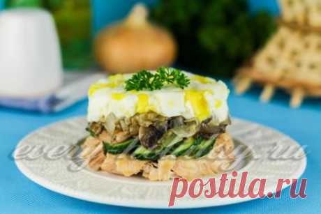 Салат с шампиньонами и курицей