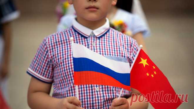 Политолог прокомментировал будущее российско-китайских отношений. Россия и Китай активно развивают стратегическое партнерство, заявил политолог, член экспертного клуба "Дигория" Алексей Малинин. "Сегодня Россия выстраивает стратегическое взаимодействие с КНР, в частности, в рамках его ...