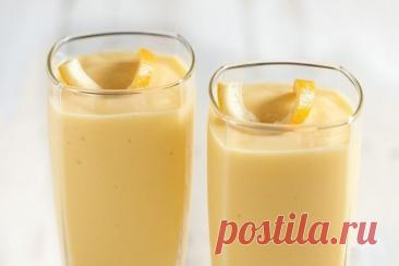 ​Смузи из апельсина и манго Ингредиенты:Манго &mdash; 240 гГреческий йогурт &mdash; 120 г
Мёд &mdash; 45 г&nbsp;Ананасовый сок &mdash; 180 мл&nbsp;Апельсин &mdash; 1 шт.&nbsp;Лёд кубиками &mdash; 200 гПриготовление:1. Апельсин очистите от кожуры и плёнок.&nbsp;2. В блендер или миксер выложите все...
