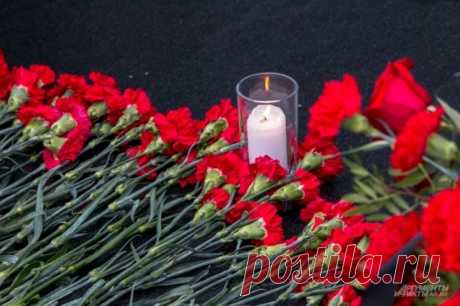 Глубокие соболезнования. Соцфонд России скорбит по коллегам из Чаплинки. Погибли сразу трое сотрудников фонда в Херсонской области. Они стали жертвами обстрела со стороны украинских боевиков. Соцфонд выражает свои соболезнования их семьям.