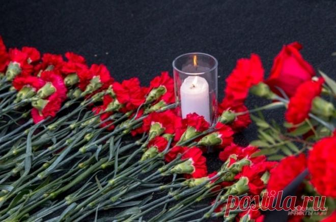 Глубокие соболезнования. Соцфонд России скорбит по коллегам из Чаплинки. Погибли сразу трое сотрудников фонда в Херсонской области. Они стали жертвами обстрела со стороны украинских боевиков. Соцфонд выражает свои соболезнования их семьям.