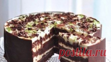 ТОП - 7 САМЫХ СЛАДКИХ И ФАНТАСТИЧЕСКИ ВКУСНЫХ ТОРТИКОВ 

1. ШОКОЛАДНЫЙ ТОРТ "ПИЩА ДЬЯВОЛА" 

ИНГРЕДИЕНТЫ: 
● яйца - 3 шт. 
● сахар - 1,5 стакана (1 ст. = 200 г) 
● мука - 375 г (1 ст. - 240 мл = 140 г) 
● соль - 1 ч.л. (без горки) 
● какао - 135 г 
● сода пищевая - 1 ч.л. (без горки) 
● разрыхлитель - пачка (18 г) 
● кофе - 120 г 
● молоко - 120 г 

Для начинки 
● вишня 
● шоколад - 3 плитки 
● сл. масло - 175 г 

ПРИГОТОВЛЕНИЕ: 
Для "Пищи дьявола" в одной миске смешайте в...