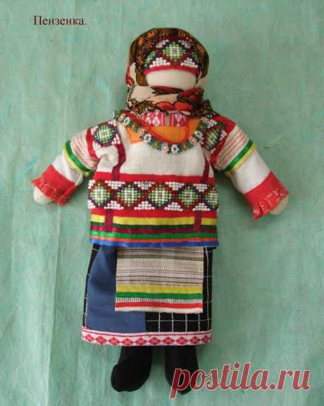 Кукла в традиционном пензенском костюме.
