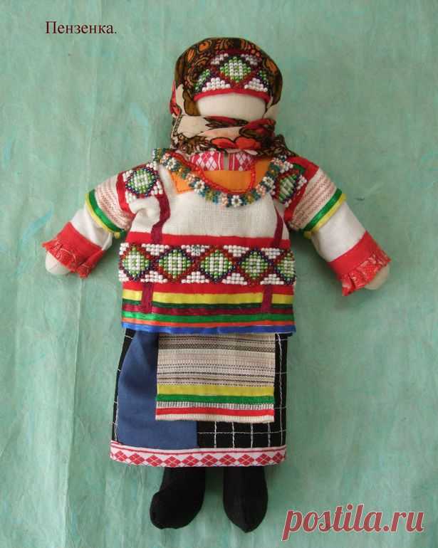 Кукла в традиционном пензенском костюме.