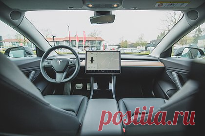 Игры из Steam добавили в автомобили Tesla. В автомобилях Tesla появилась поддержка игрового сервиса Steam. Интеграция бортового компьютера Tesla со Steam состоялась с помощью сервиса Tesla Arcade. В компании уточнили, что игры из Steam можно установить только на новые электрокары Model S и Model X, выпущенные за последние два года.