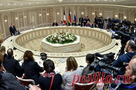 В Белоруссии сравнили с подгузниками лгавших о Минских соглашениях политиков. Постоянный представитель Белоруссии при ООН Валентин Рыбаков напомнил, что в настоящее время украинские и западные политики начали признаваться в том, что подписание Минских договоренностей было лишь формальностью, раскритиковав их и сравнив с подгузниками, поскольку их тоже «нужно часто менять».