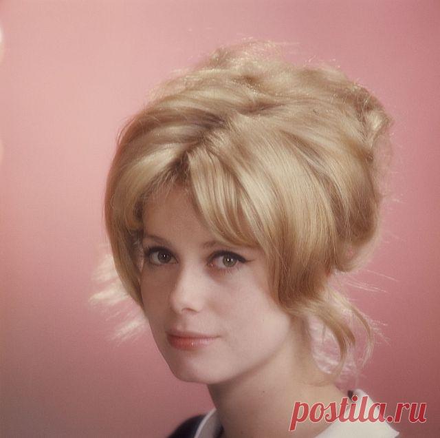 Двадцатилетняя Катрин Денёв в фотосессии сделанной к выходу фильма 