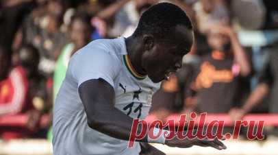 Экс-футболист сборной Ганы потерял сознание на поле и умер в возрасте 28 лет. Нападающий албанского футбольного клуба «Эгнатия» Рафаэль Двамена потерял сознание во время матча и впоследствии скончался. Читать далее