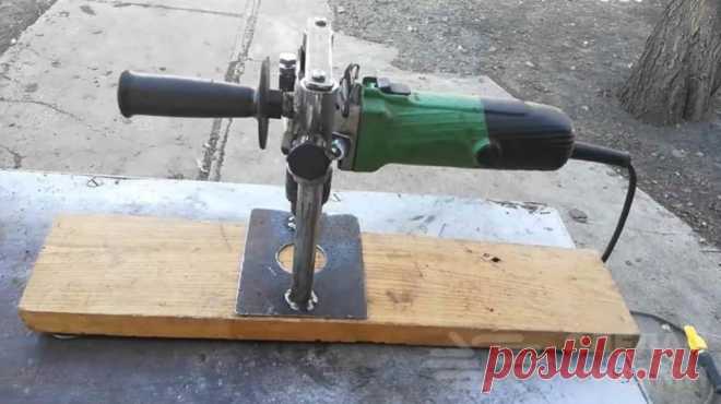Ручной фрезер из болгарки и разного металлолома Болгарка — универсальный инструмент широкого спектра действия. Ее также можно использовать для изготовления других инструментов и приспособлений: