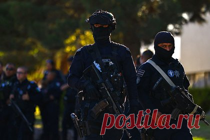 В Мексике спасли похищенную местным картелем россиянку. Похищенную в Мексике местным картелем 23-летнюю туристку из России удалось освободить благодаря усилиям дипломатов РФ, местной полиции и подразделения генпрокуратуры. По словам супруга, у девушки не осталось ни денег, ни телефона, ни документов, но она сейчас находится в безопасности.
