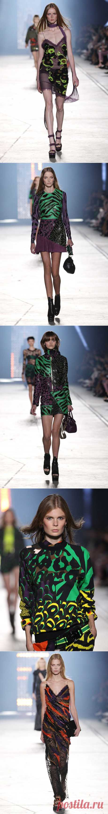 ИСХОДНЫЙ КОД: ПОКАЗ ВЕСЕННЕ-ЛЕТНЕЙ КОЛЛЕКЦИИ VERSACE