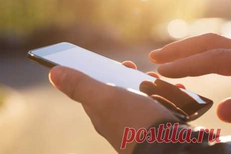 Почему смартфон греется при работе. Семь главных причин Для смартфона температура до 43 градусов, когда его становится некомфортно держать в руках, является штатной. Однако так должно происходит не все время. Если смартфон греется постоянно, нужно искать причину