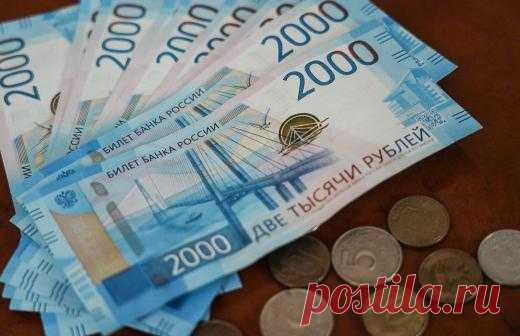 Удача привалила: в России появился новый вид мошенничества с банковскими картами. На днях житель Екатеринбурга получил на карту перевод на 15 тыс. рублей. Деньги оказались микрозаймом, однако мужчина уверен: сам он не оформлял никаких договоров. По мнению юристов, в такую ситуацию может попасть каждый. Главное в этом случае — ни в коем случае не тратить эти денежные средства и как можно быстрее вернуть их отправителю. Подробности — в материале «Известий». | Статьи | Известия
