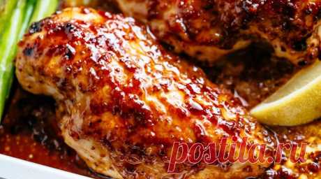 Сочная грудка в духовке: рецепт приготовления с фото, просто и вкусно . Милая Я Грудка птицы – это диетический продукт. Однако не всем нравится, что белое мясо получается сухим. Для этого и существует множество рецептов, которые помогают приготовить сочное блюдо. Часто грудку как индейки, так и курицы, готовят в духовке, периодически обжаривая, заворачивая в фольгу, запекая с овощами. Как приготовить в духовке грудку сочной? Часто для этого часть птицы маринуют, чтобы воло...