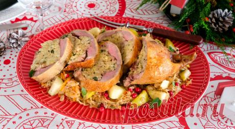 Утка с капустой и яблоками