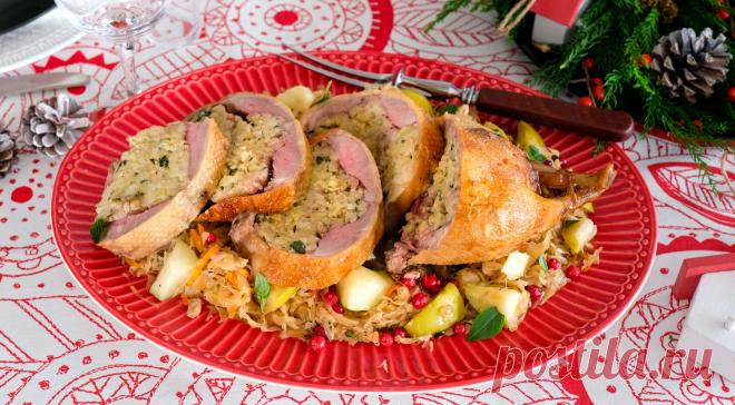 Утка с капустой и яблоками