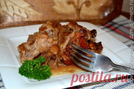 Куриные крылья, запеченные в яблочном соусе