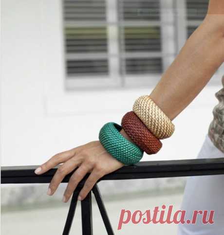 Make designer-inspired "straw" bangles » Dollar Store Crafts