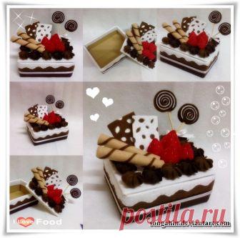 My Chocolate Mocha Cake Box Jjangg... It's took me 5 hrs non-stop 2 finished it.. Tutorial for Strawberry Tutorial for Swirl Cream Tutorial for Swirl Biscuit