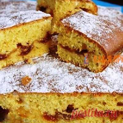 Воздушный пирог на скорую руку: безумно вкусный и не стыдно к праздничному столу поставить