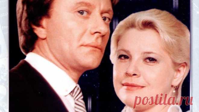 Блондинка за углом (1984) (HDTVRip-720p) Мелодрама, комедия Татьяна Догилева, Андрей Миронов, Марк Прудкин, Евгения Ханаева, Елена Соловей, Анатолий Сливников, Баадур Цуладзе