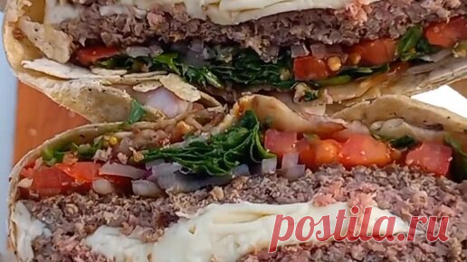 Это даже не бургер, а что-то нереально вкусное!!! НЕОБЫЧНЫЙ БУРГЕР 
🌶Фарш Говядина/Свинина 250гр
🌶Соль по вкусу 
🌶Перец по вкусу 
🌶Лук красный 1/2шт 
🌶Помидоры 1/2шт
🌶Лист салата 
СОУС…