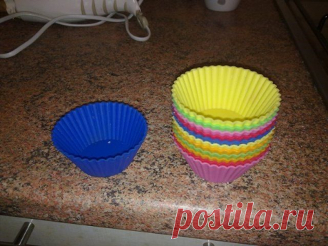 Чистим силиконовые формы.