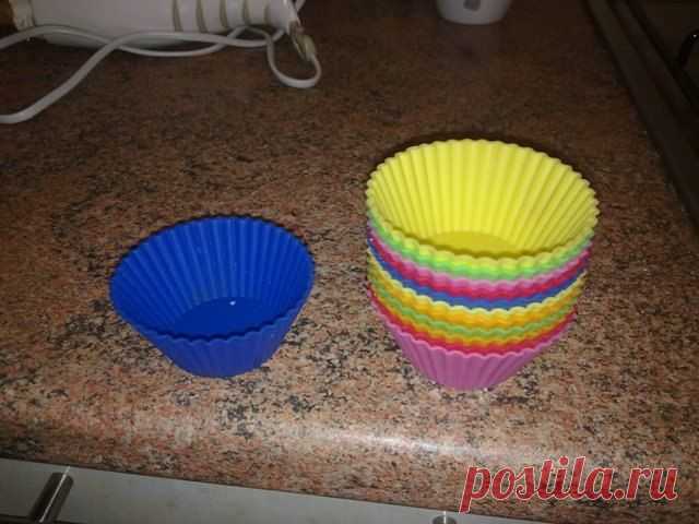 Чистим силиконовые формы.