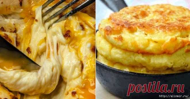Кукурузные лепешки с горячей и тягучей сырной начинкой на сковороде