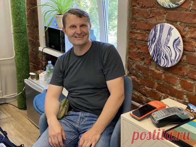 Два года сидел без работы, а потом занялся сборкой мебели и стал хорошо зарабатывать. История Сергея Семенова
Привет! Меня зовут Сергей Семенов. Я работаю сборщиком мебели и, в частности, сотрудничаю с мебельным магазином Филдс. Сегодня я могу похвастаться стабильным заработком и достойной зарплатой. Но так было не всегда… Еще пару лет назад я довольно долго сидел без работы и даже подумывал о смене профессии. Мне хотелось работать на себя и в то […]
Читай дальше на сайте. Жми подробнее ➡