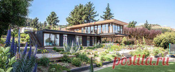 Archi-Work — Relaxing Tavonatti Residence Harmoniously Blending with the Surrounding Site