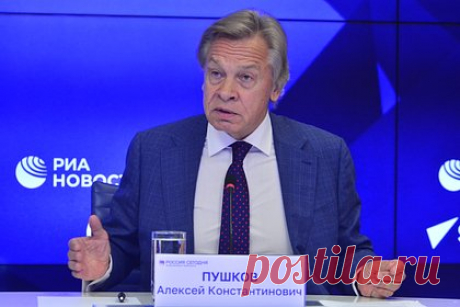 В Совфеде раскрыли смысл слов Дуды об «утопающей» Украине. Президент Польши Анджей Дуда словами об «утопающей» Украине показал, что интересы его страны важнее потребностей Киева. Об этом заявил член Совета Федерации Алексей Пушков, напомнив, что польский лидер сравнил Украину с утопающим, который может утянуть на дно того, кто его спасает.