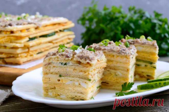 Слоенный пирог с яйцами, сыром, рыбными консервами рецепт с фото пошагово - PhotoRecept.ru