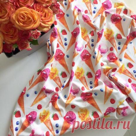 Нюансы пошива купальников.
Будьте внимательны при выборе полотна - бифлексы при намокании очень часто становятся прозрачными. Если Вы выбрали светлую ткань, используйте подкладку или бифлекс-компаньон.
Полотно для пошива должно состоять из искусственных волокон - они долговечны и адекватно реагируют на намокание, соль и хлорку.
Обратите внимание на поведение полотна при растяжении. Становится ли оно прозрачным? Как ведет себя принт? 
Используйте для пошива купальника латек...