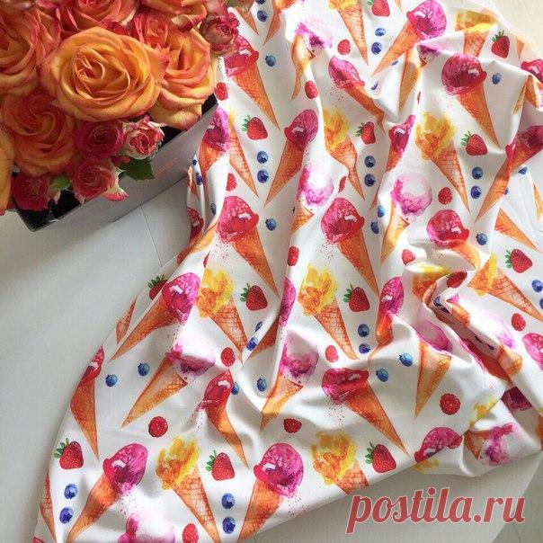 Нюансы пошива купальников.
Будьте внимательны при выборе полотна - бифлексы при намокании очень часто становятся прозрачными. Если Вы выбрали светлую ткань, используйте подкладку или бифлекс-компаньон.
Полотно для пошива должно состоять из искусственных волокон - они долговечны и адекватно реагируют на намокание, соль и хлорку.
Обратите внимание на поведение полотна при растяжении. Становится ли оно прозрачным? Как ведет себя принт? 
Используйте для пошива купальника латек...