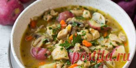 10 лучших рецептов тушёной картошки с курицей - Лайфхакер