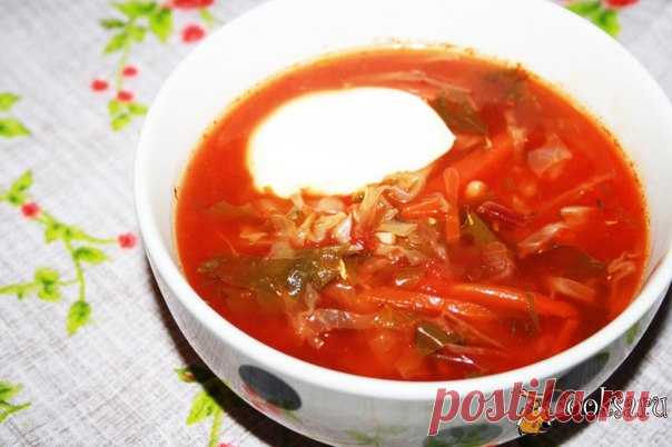 Борщ (диета №5) Борщ (диета №5) получается ароматным, вкусным и легким, такое первое блюдо понравится даже тем, кто не придерживается диеты, в этом случае, кстати, его можно употреблять и в холодном виде, а так - еще вкуснее. Напомню, что по диете №5 нельзя варить первые блюда на мясных бульонах, поэтому, если вы хотите не постный борщ, то отдельно сварите нежирный сорт мяса и добавьте его в борщ уже в готовом виде без добавления бульона, в котором варилось мясо! Согласно диете№5 в блюда можно…