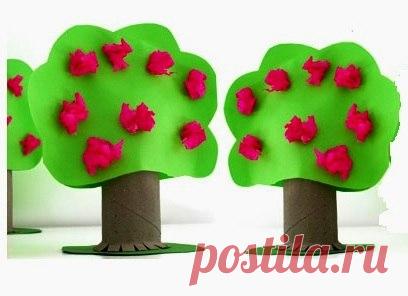 Полюбуйтесь с малышом на деревья во время прогулки, а потом сделайте волшебное дерево для белочек или фей!