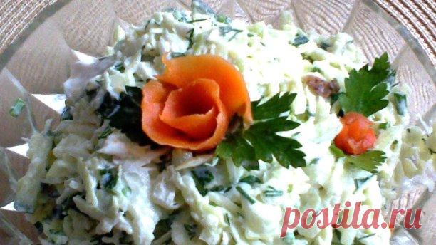 Чеснок, немного о нем и рецепты с чесноком
Чеснок — травянистое многолетнее растение относится к семейству Луковых, он популярен у многих народов, используется как в кулинарии, так и в медицине. Чеснок обладает острым вкусом, резким запахом. Употребляют в пищу все части растения, но в основном луковицы, которые состоят из долек. Дольки служат посевным материалом.

Существует много рецептов блюд с чесноком. На кухне он так же популярен, как лук и придает блюдам особый вкус ...